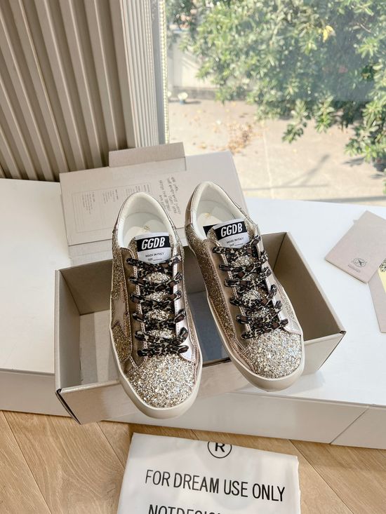 Golden Goose Vintage Distressed Comfortable Casual Walking Sneakers