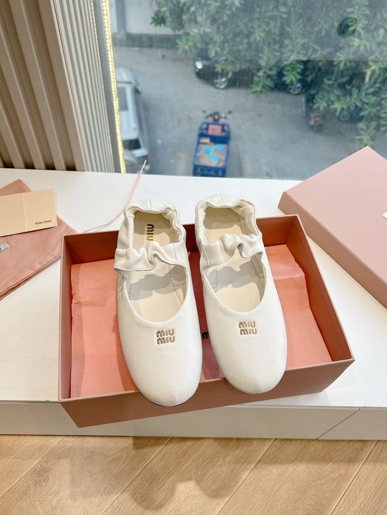 Miu Miu Elegant Round Toe Soft Leather Ballet Loafers