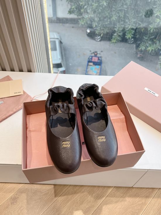 Miu Miu Elegant Round Toe Soft Leather Ballet Loafers