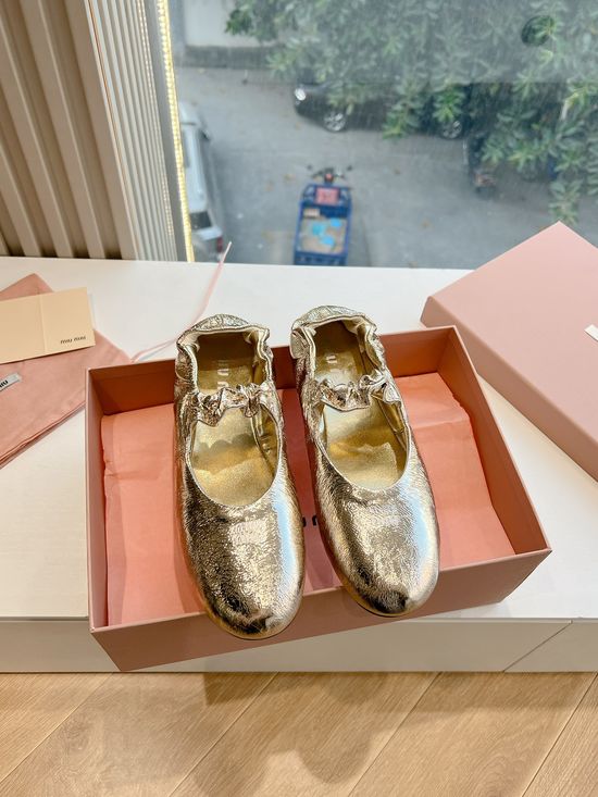 Miu Miu Elegant Round Toe Soft Leather Ballet Loafers