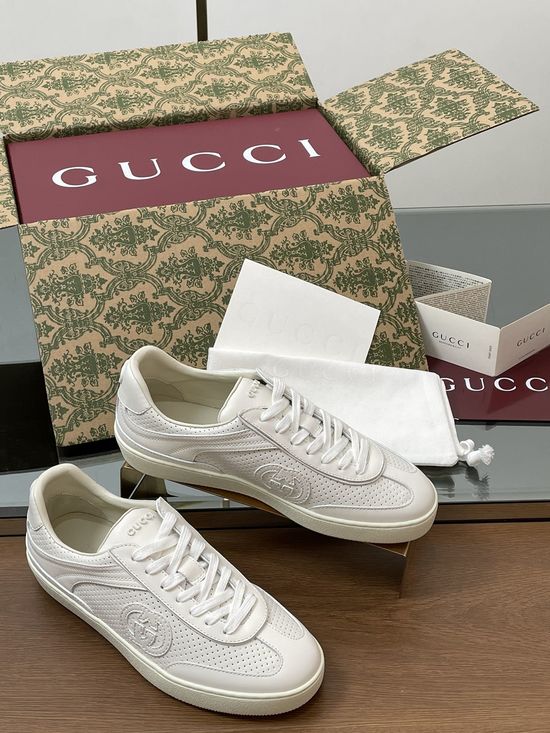 Gucci Premium Suede Casual Sneakers with Logo and Gift Box