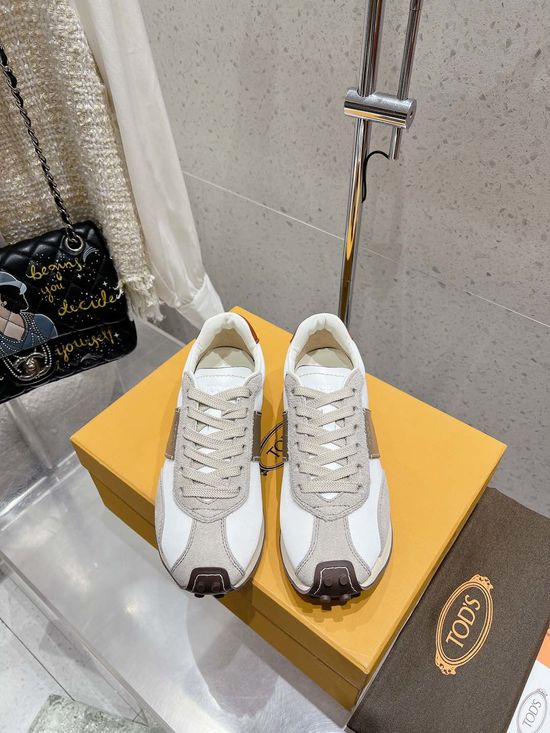 Tods Retro-Inspired Low-Top Lace-Up Shoes with Contrast Trim
