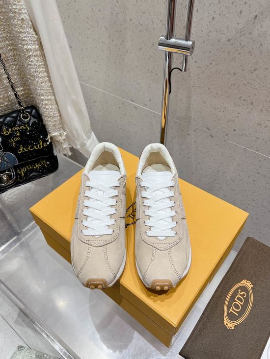Tods Retro-Inspired Low-Top Lace-Up Shoes with Contrast Trim