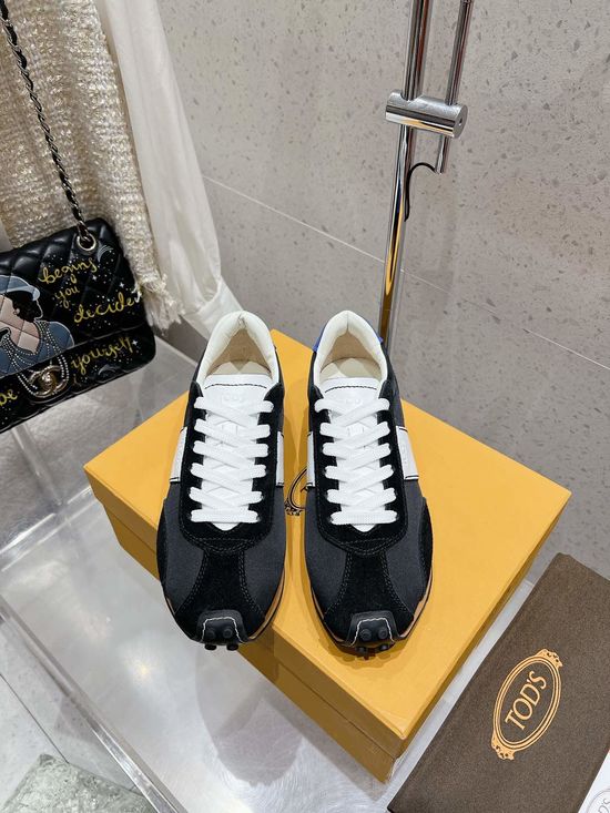 Tods Retro-Inspired Low-Top Lace-Up Shoes with Contrast Trim