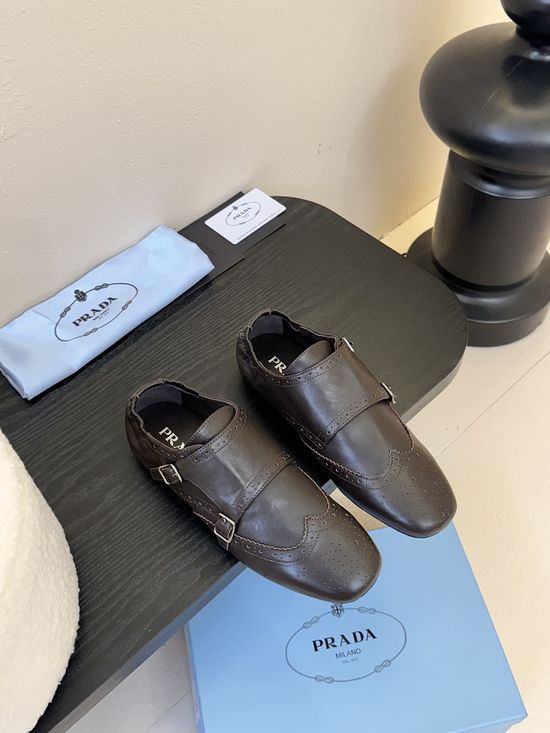Prada Retro Leather Buckle Loafers Comfortable Thick Sole Shoes