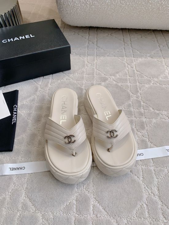 Chanel Comfortable Platform Thong Sandals for Daily Wear