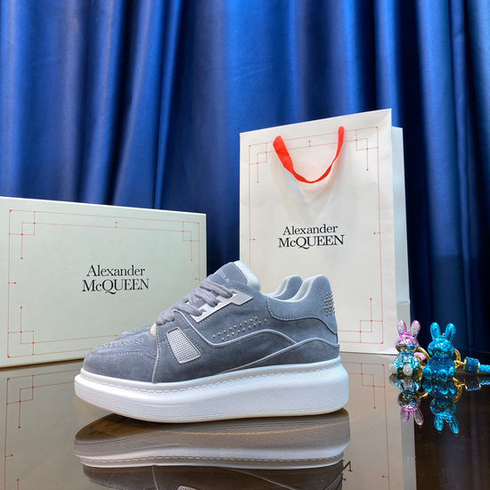 Louis Vuitton Premium Leather Sneakers With Breathable Lining And Durable Sole