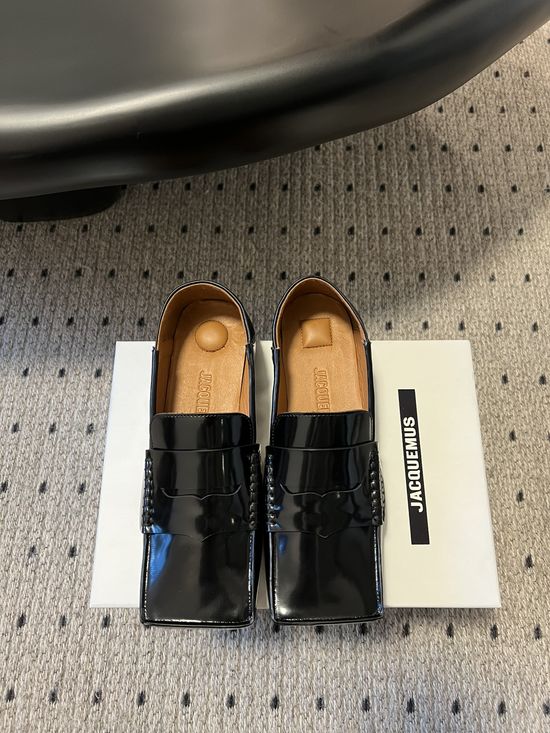 Jacquemus Square Toe Leather Loafers for Casual Outfits