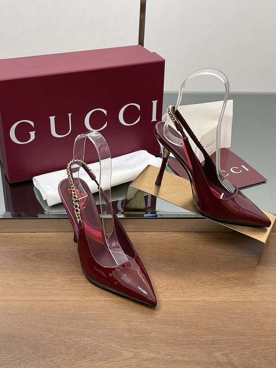 Gucci Elegant Chain Decor Pointed Toe Kitten Heel Pumps