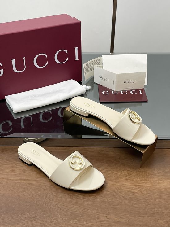 Gucci Classic Buckle Decor Leather Flat Slide Sandals