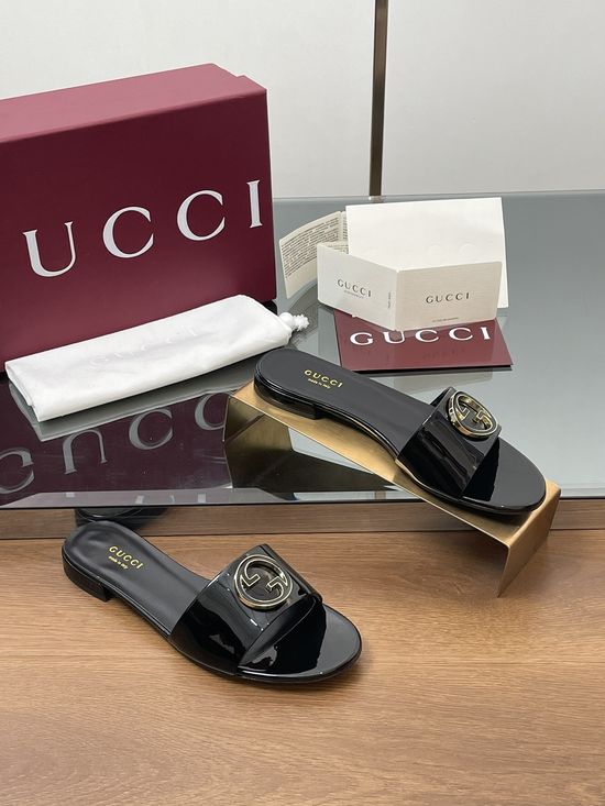 Gucci Classic Buckle Decor Leather Flat Slide Sandals