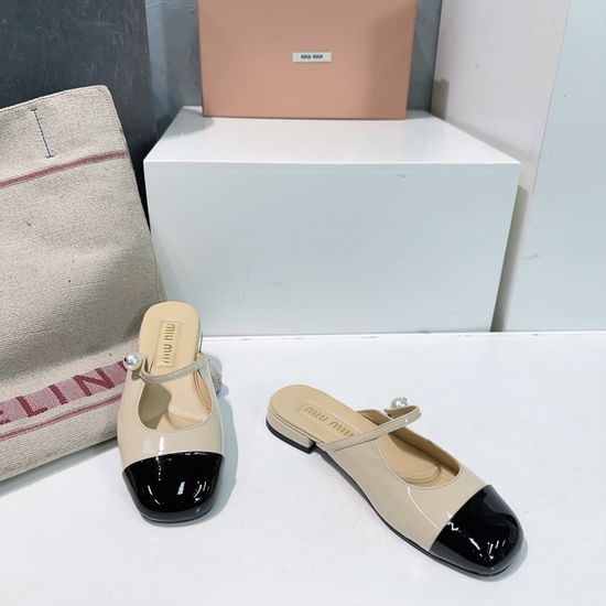 Miu Miu Patent Leather Pearl Buckle Low Heel Mule Shoes