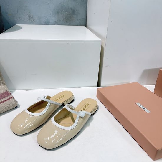 Miu Miu Patent Leather Pearl Buckle Low Heel Mule Shoes