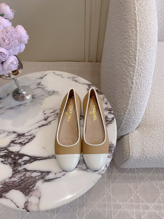 Chanel Chain Decor Flat Shoe with Premium Leather Upper