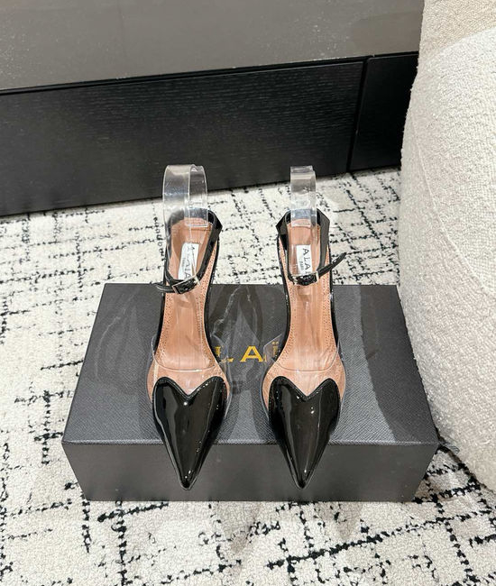 Alaia Glossy Patent Leather Heart Decor Dress Pumps
