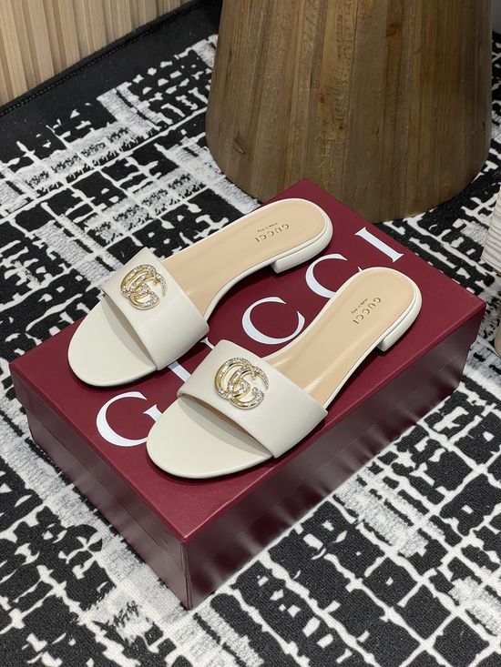 Gucci Rhinestone Buckle Flat Open Toe Leather Slide Sandals