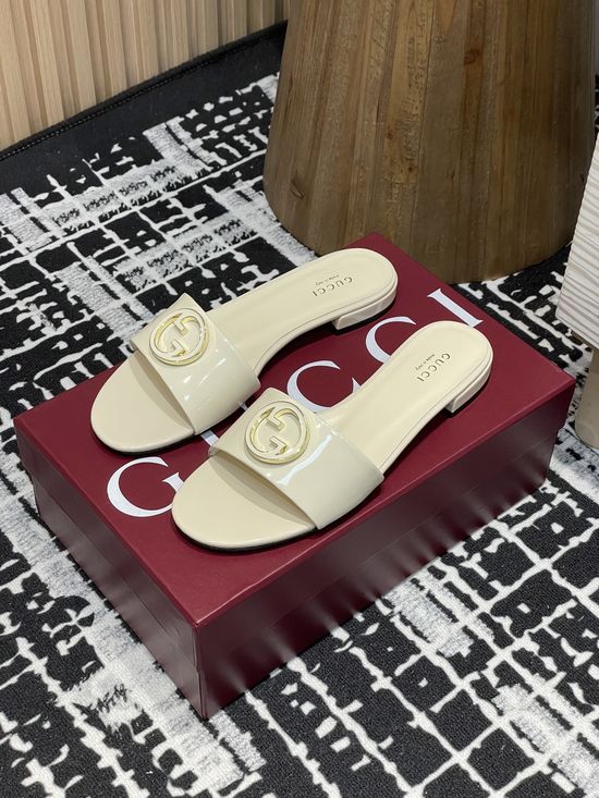 Gucci Patent Leather Rhinestone Buckle Peep Toe Casual Slides