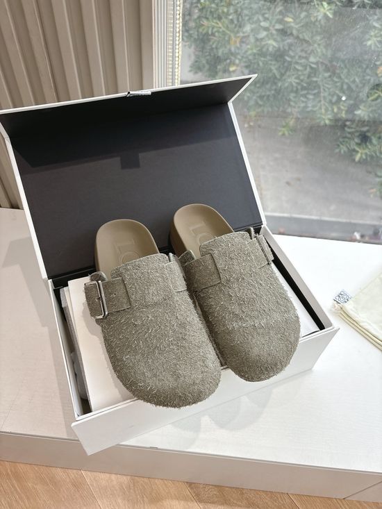 Loewe Vintage Style Leather Mules Comfortable Durable Retro Design Footwear