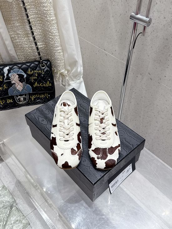 Dries Van Noten Classic Retro Suede Training Shoes With Colorful Design Details