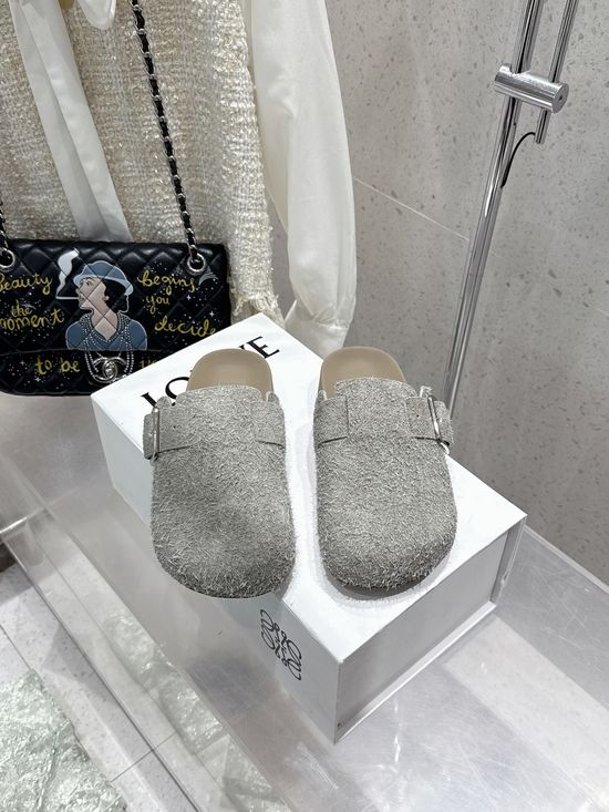 Loewe Comfortable Felt Clog Slippers With Retro Carved Details