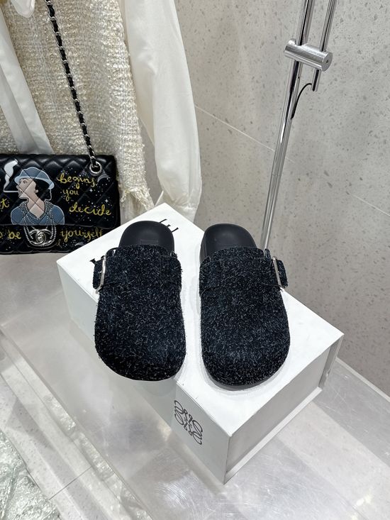 Loewe Comfortable Felt Clog Slippers With Retro Carved Details