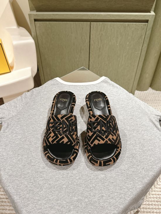 Fendi Premium Design Slippers Comfortable Leather Lining Low Heel