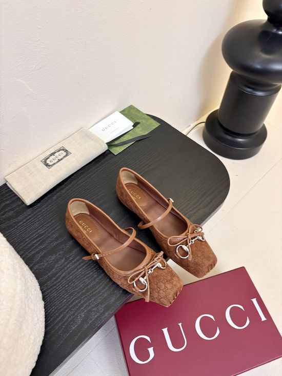 Gucci Vintage Style Buckle Mary Jane Comfortable Soft Leather Shoes
