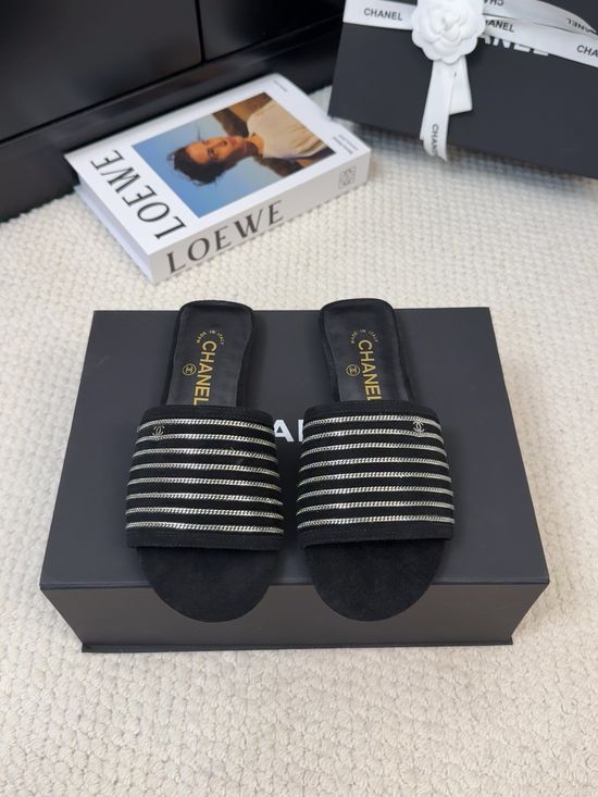 Chanel Classic Mesh Casual Shoes With Chain Decor And Quality Packaging