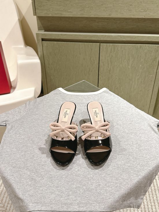 Valentino Classic Decorative Flat Shoes Comfortable Soft Sole