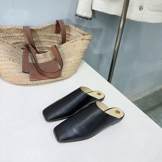 Loro Piana Simple Closed Toe Flat Slippers With Soft Sheepskin Lining