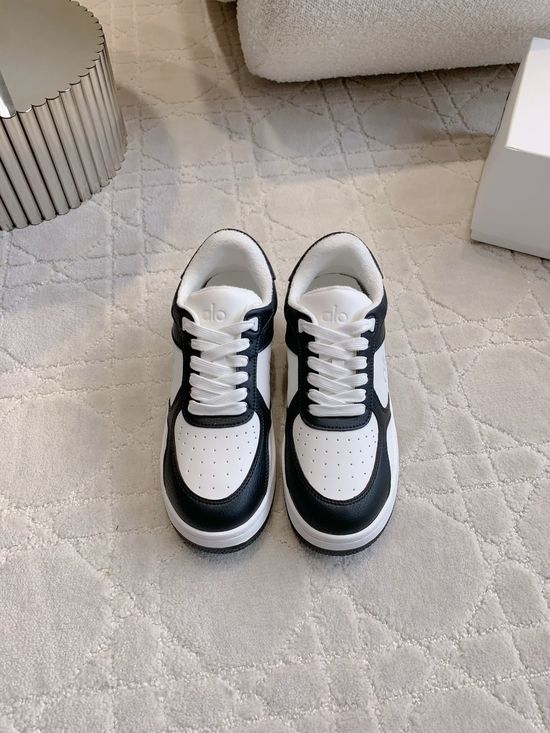 Alo Comfortable Low-Top Leather Casual White Sneakers