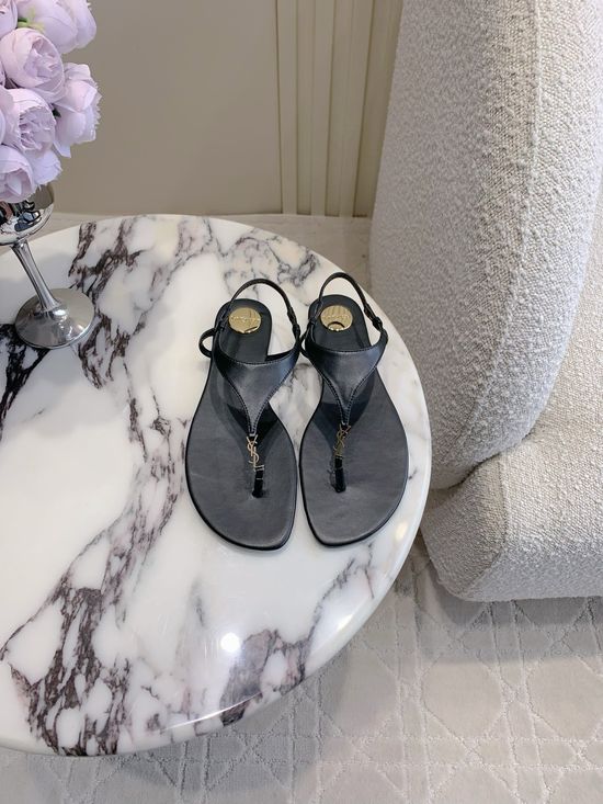 Yves Saint Laurent Stylish Flat Toe-Ring Sandals for Summer