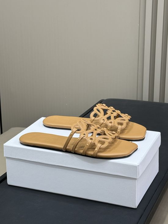 Loewe Cowhide Upper Comfortable Casual Slip On Slippers
