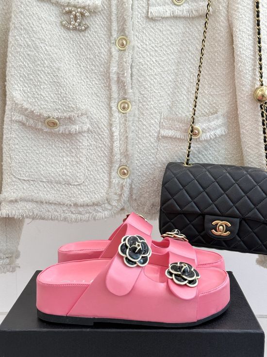 Chanel Elegant Floral Pattern Platform Slides with Soft Lining