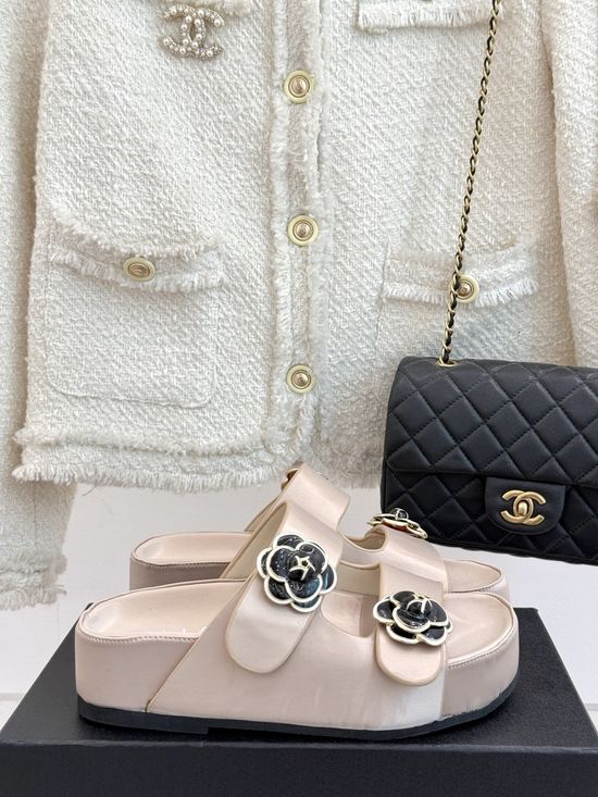 Chanel Elegant Floral Pattern Platform Slides with Soft Lining