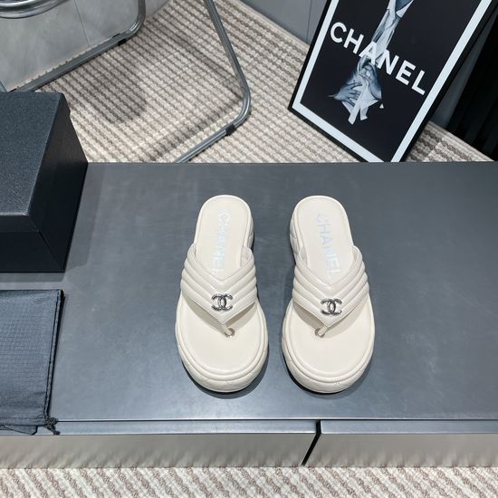 Chanel Thick Sole Flip Flop Style Casual Slides