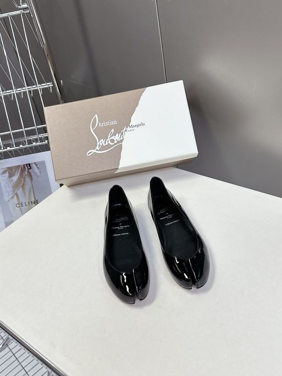 Christian Louboutine Split Toe Patent Leather Flat Shoes Soft Leather Insole