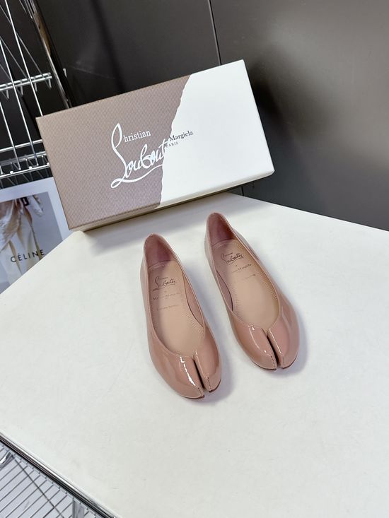 Christian Louboutine Split Toe Patent Leather Flat Shoes Soft Leather Insole