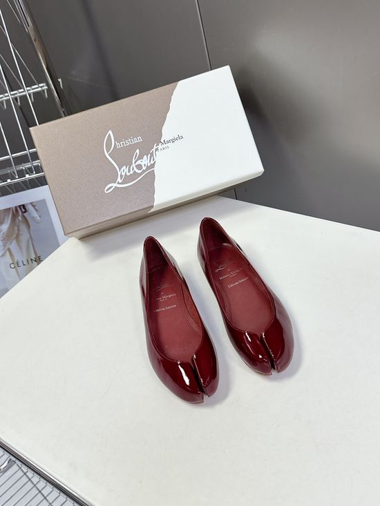 Christian Louboutine Split Toe Patent Leather Flat Shoes Soft Leather Insole