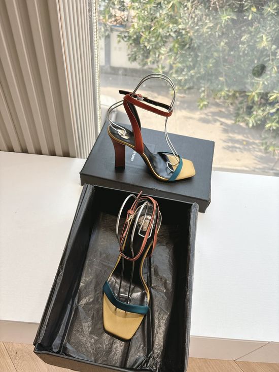 Yves Saint Laurent Sophisticated Pointed-Toe High Heels with Metal Chain Accents