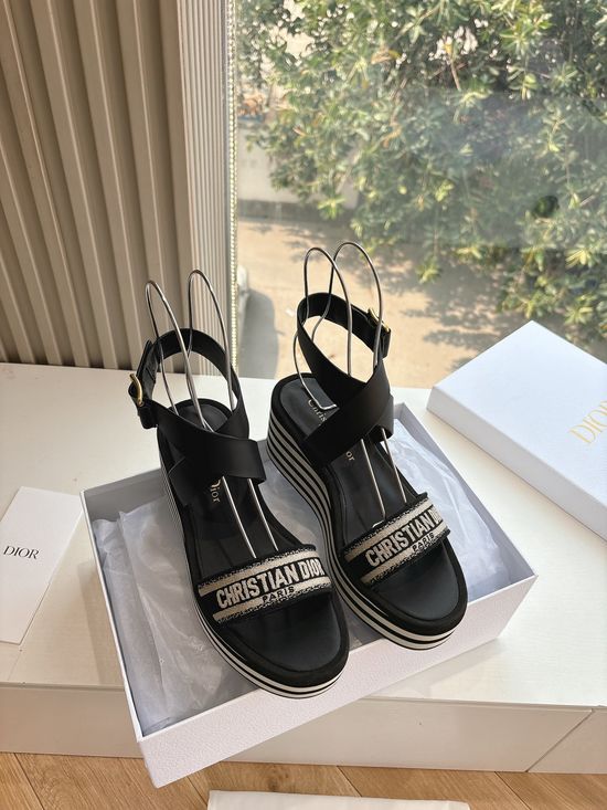Christian Dior Embroidered Comfortable Loafers With Logo Buckle