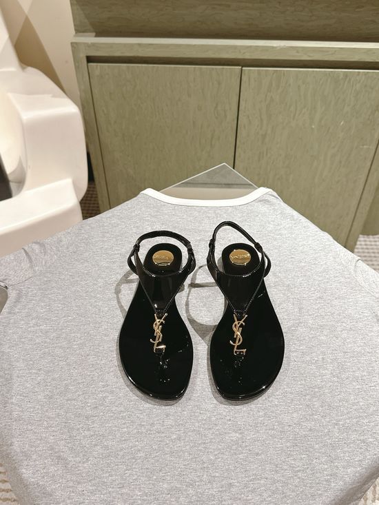 Yves Saint Laurent Elegant Square Toe Stiletto Leather Heels