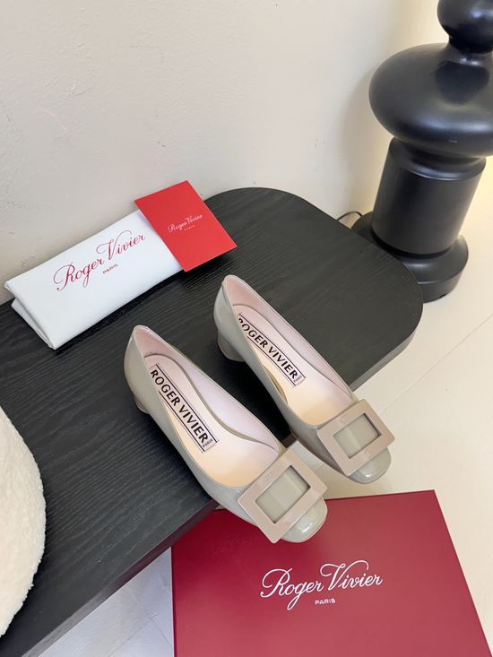 Roger Viver Patent Leather Buckle Decor Low Heel Pumps