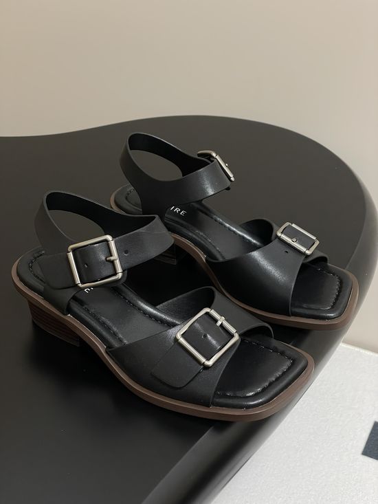 Lemaire Comfortable Chunky Heel Peep Toe Leather Sandals