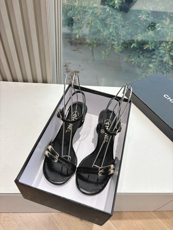 Chanel Elegant Leather Sandals Comfortable Versatile Daily Footwear