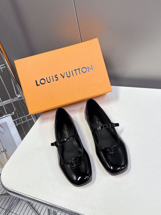 Louis Vuitton Genuine Leather Decorative Buckle Comfortable Flat Shoes