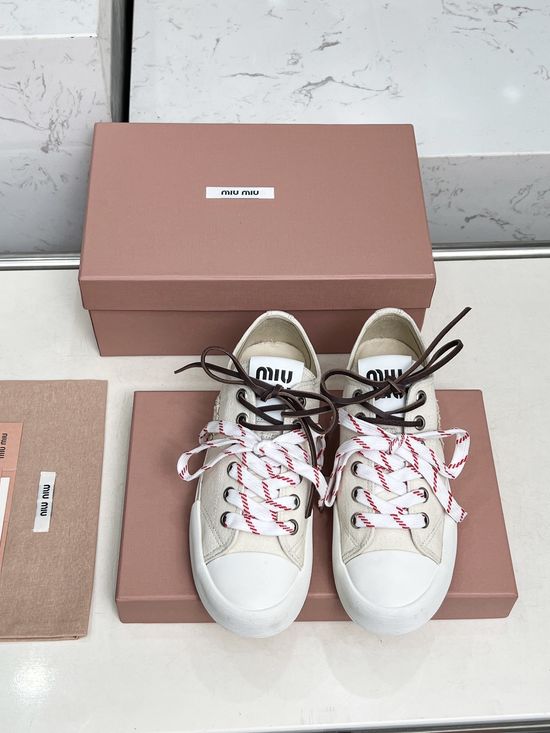 Miu Miu Classic Black and White Flats Soft Breathable Casual Footwear