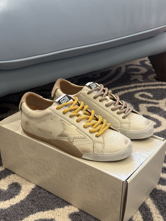 Golden Goose Premium Soft Lambskin Casual Sneakers with Stylish Laces