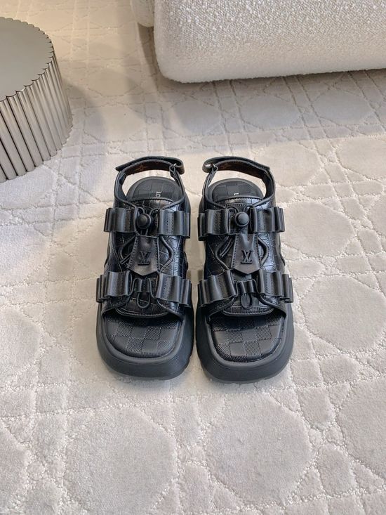 Louis Vuitton Comfortable Thick Sole Casual Sandals For Daily Use
