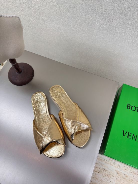 Bottega Veneta Golden Handwoven Sheepskin Soft Comfortable Casual Slippers